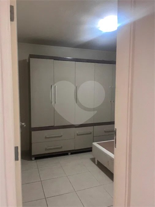 APARTAMENTO NO TÉRREO com Quintal.