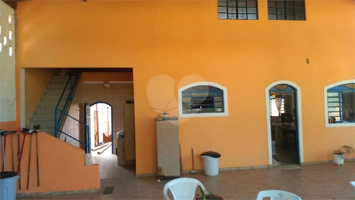 **CASA À VENDA | 280 M² | 3 DORMITÓRIOS (1 SUÍTE) | 4 VAGAS NO BOM RETIRO – SÃO JOSÉ DOS CAMPOS!**