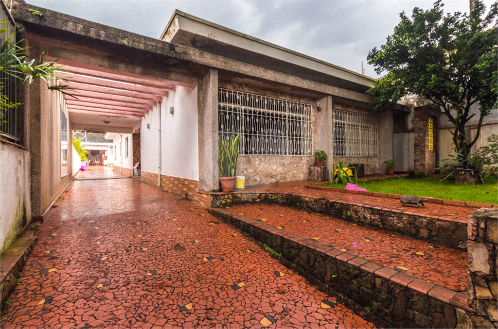 CASA TÉRREA 250m2 construídos/600 m2 de Terreno - metrô S.Judas