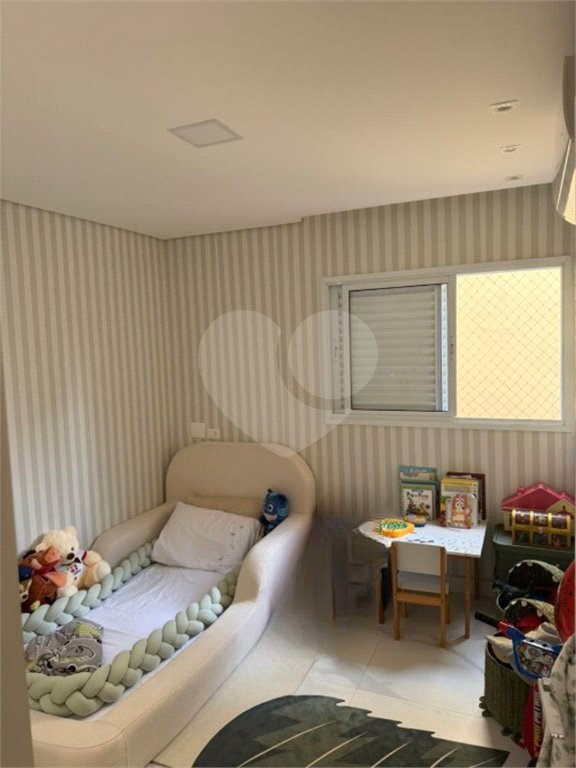 Apartamento com 03 dormitórios com 1 vaga de garagem.