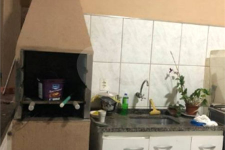 Casa térrea no Douradinho.