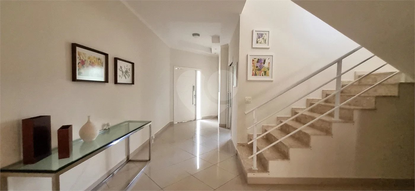 Lindo sobrado com 4 suites e piscina à venda, 365m², por R$ 2.450.000,00 no condomínio Villa Suiça, em Indaiatuba/SP.