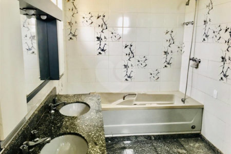 Apartamento no Bosque da Saúde com 4 dormitórios.