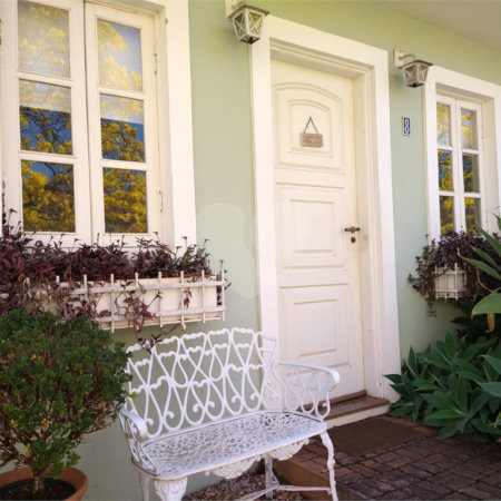 Casa térrea no Condomínio Parque dos Ipês.