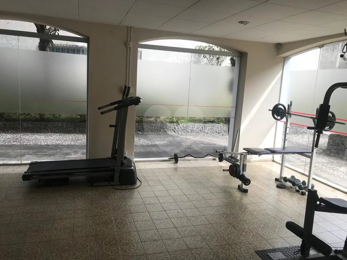 Espaço e Segurança no Bom Retiro: Apartamento de 100 m² com Infraestrutura Completa