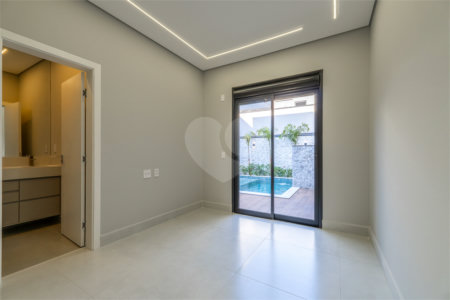 Indaiatuba - SP - Condominio Dona Lucilla - Valor R$2.295.000,00 - 3 suítes + escritório + lavabo - Terreno: 300m2 - Construção: 188m2 - Diferenciais - Móveis planejados no escritório, sala de TV, lavabo, cozinha, área gourmet, lavanderia, banheiros e closet - Ar condicionado em todos os ambie