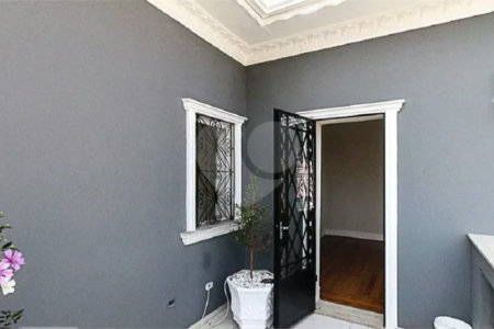 Sobrado à venda no Belenzinho de 208 m² com 6 dormitórios, 4 banheiros e 2 vagas