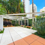 Apartamento para locação com 2 dormitórios, sendo 1 suíte com 02 vagas, totalmente climatizado nos 3 ambientes