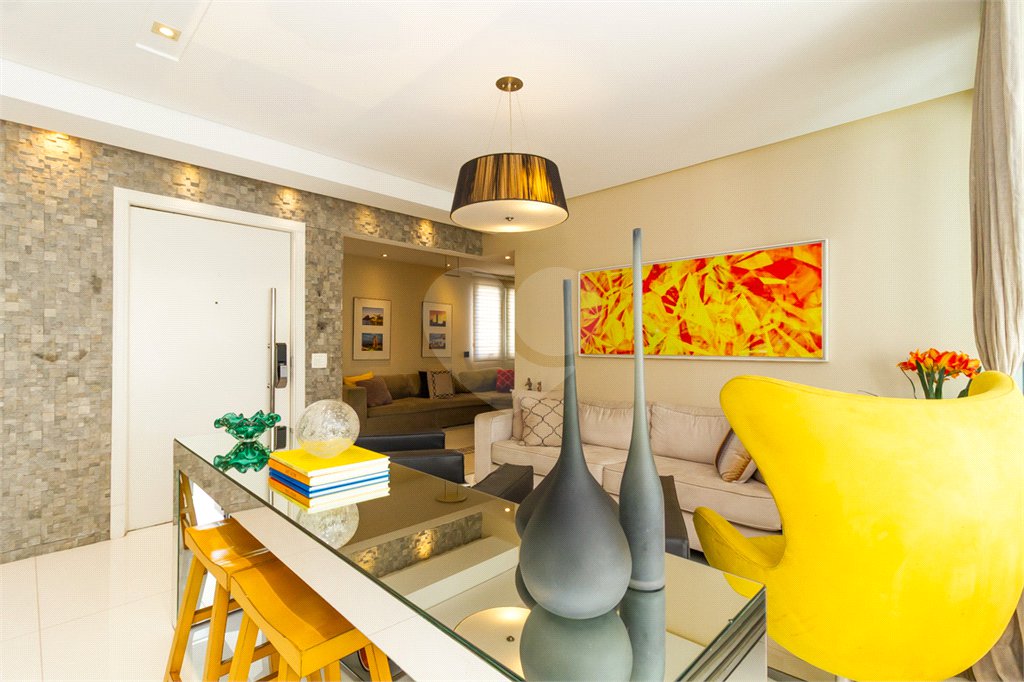Apartamento de Alto Padrão no Campo Belo para venda com porteira fechada, com 4 dormitórios suítes e 4 vagas com lazer de club.