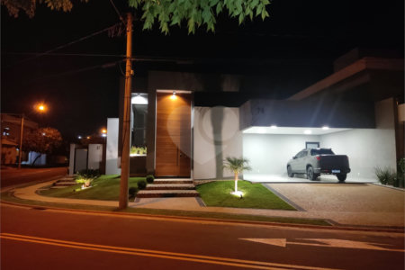 Casa para venda no condomínio de alto padrão Damha III,