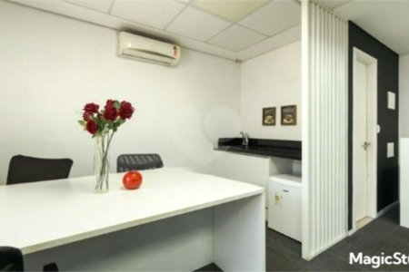 Sala comercial com 35m², 1 vaga, 1 banheiro, à venda na Barra Funda.