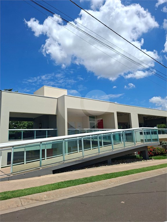 Indaiatuba - Condominio Viena - Terreno com 250 ms - sendo 10 ms de frente por 25,00 ms de fundos - área de lazer completa com academia, churrasqueira, piscina para adultos e crianças, playground e salão de festas.Segurança 24 horas -. Venha conhecer essa incrível oportunidade! R$ 420.000,00