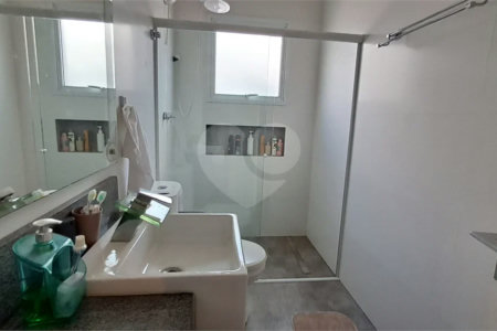 Casa à Venda no Golden Park – 4 Quartos, Churrasqueira e Piscina!