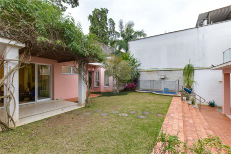 Casa à venda com 4 quartos, sendo 2 suítes,  em Alto da Boa Vista, São Paulo, SP