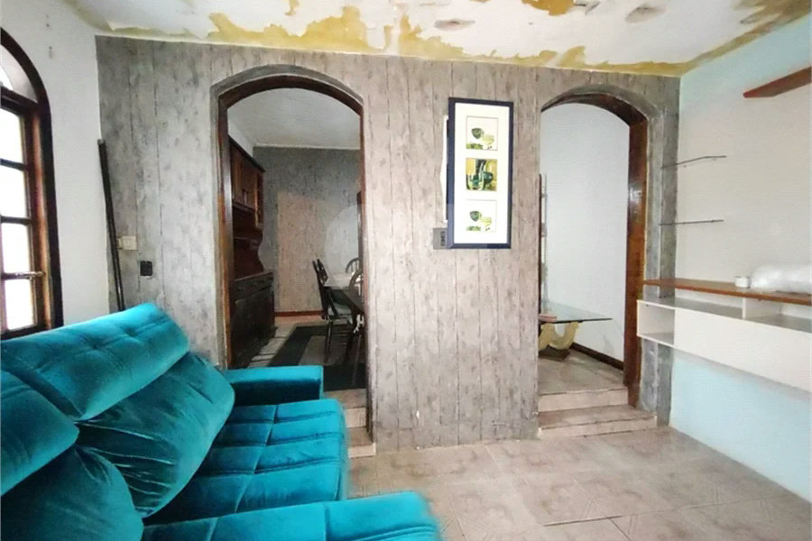Casa Térrea de Esquina à Venda no Parque Vitória – Excelente Potencial!