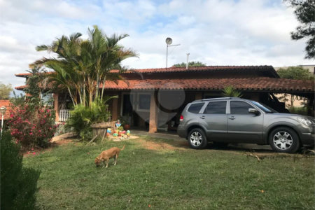 Chácara à venda com 4 quartos, sendo 1 suíte,  em Monterrey, Louveira, SP