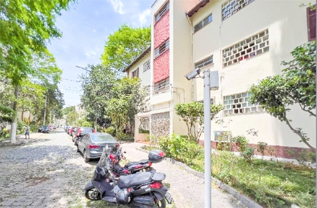 Apartamento na Vila Mariana, 3 quartos, 2 banheiros, 2 vagas.