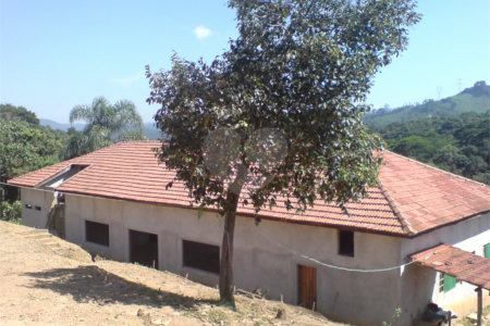 Terreno para venda com 228m² em Pirucaia, Mairiporã-SP.