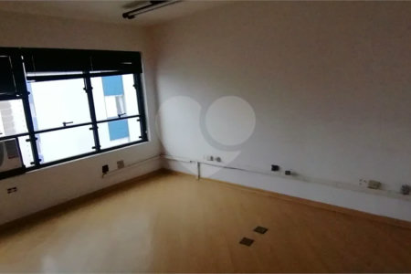 SALA COMERCIAL PARA LOCAÇÃO COM 57m2 NA VILA MARIANA/METRÔ
