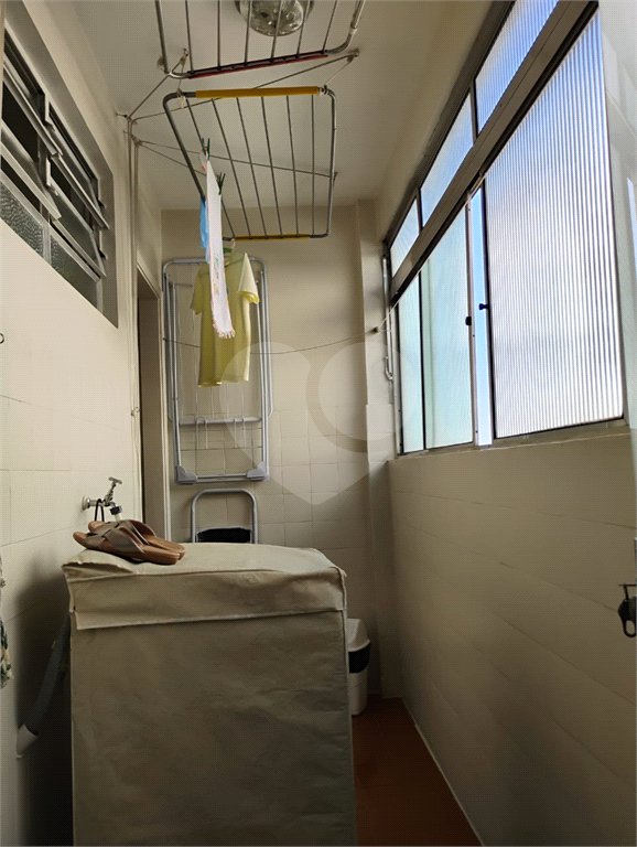 Vende-se apartamento no Jardim Aeroporto com 03 dormitórios