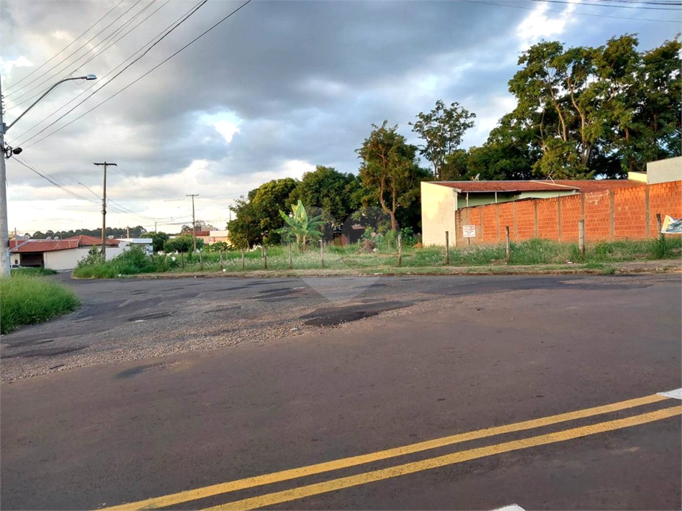 Terreno com 441 m² de área total no Jardim Munique.