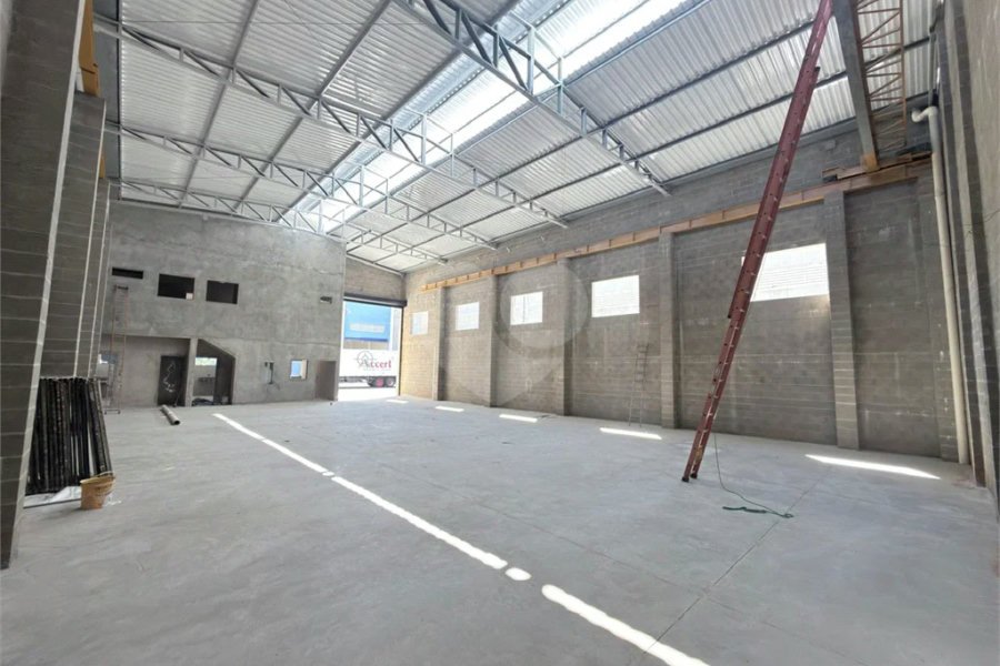 Galpão comercial para alugar no Alphanorte