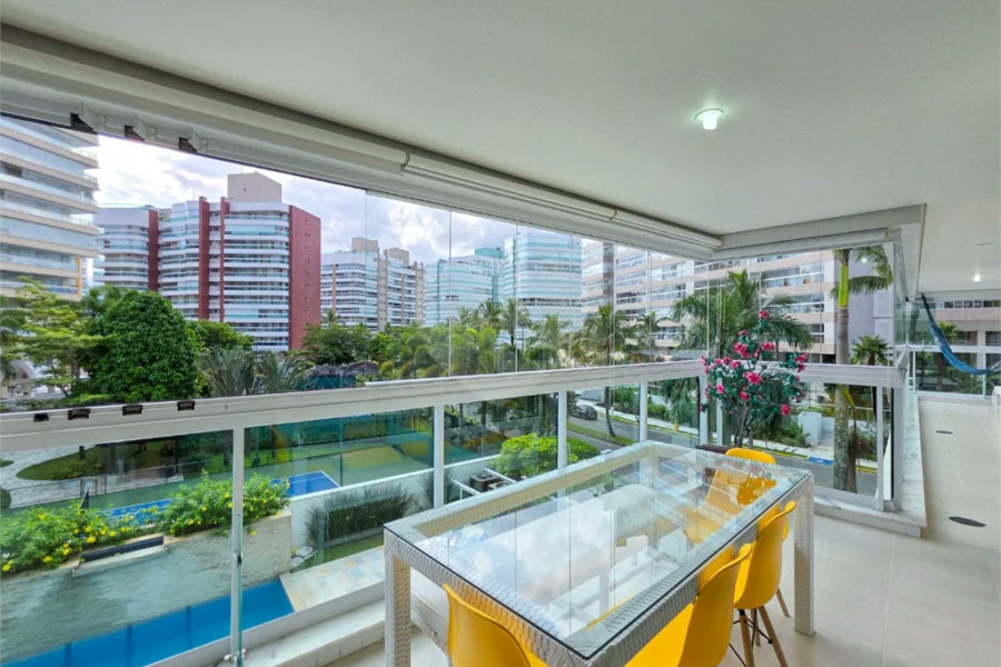 Apartamento à venda com 3 quartos, sendo 1 suíte,  em Riviera de São Lourenço, Bertioga, SP