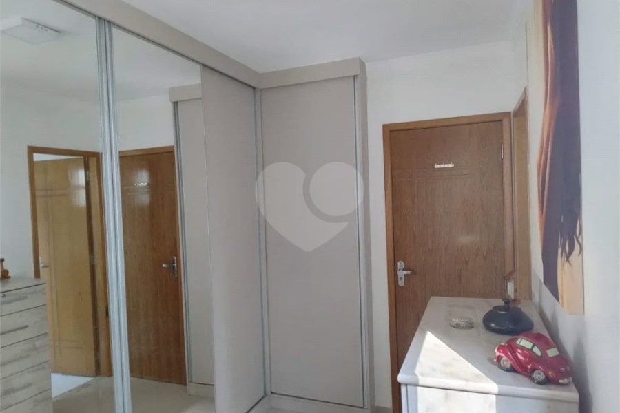Vende-se Sobrado com 2 Suítes em Condomínio Fechado – Vila Ré