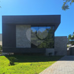 Casa a venda com 04 suítes área gourmet e 6 vagas para autos em condominio fechado Atibaia