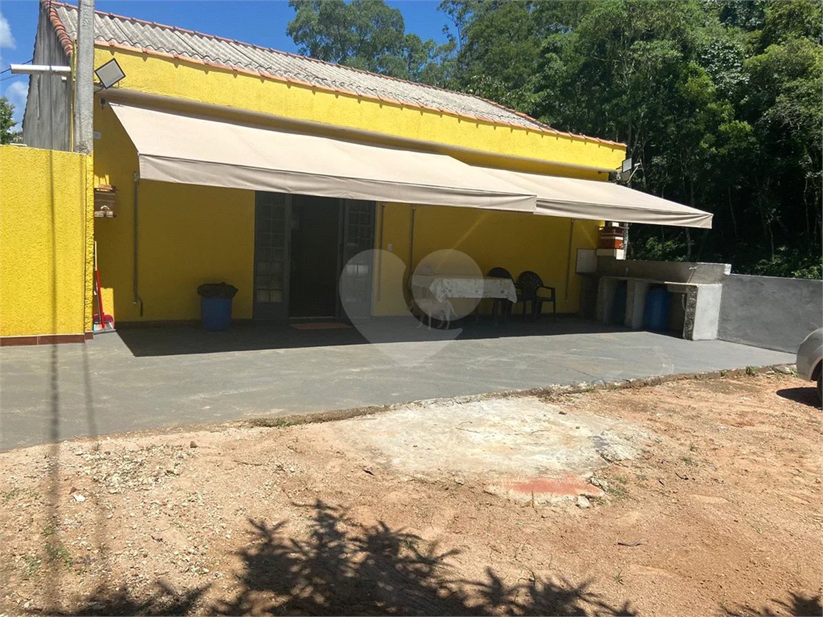 Vende-se chácara com lago Nazare Paulista com 3.000 m²