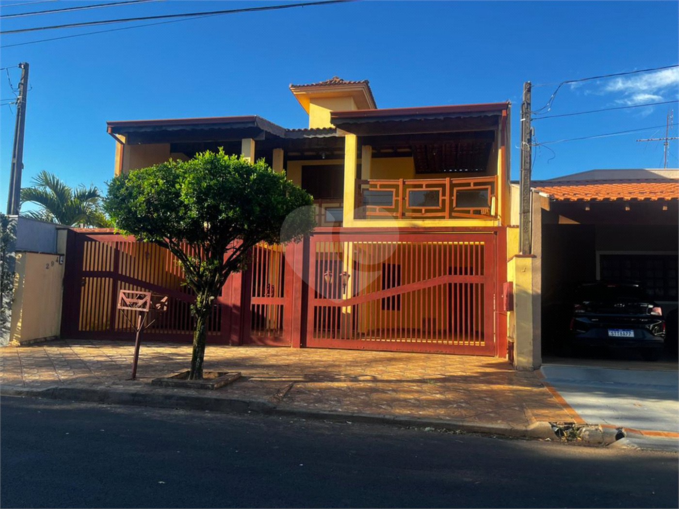 Casa à Venda na Rua Principal do Parque Fehr com Aquecedor Solar