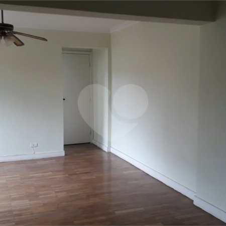 Venda apartamento 2 dormitórios, vaga de garagem fixa, lazer completo. Campo Belo. SP.