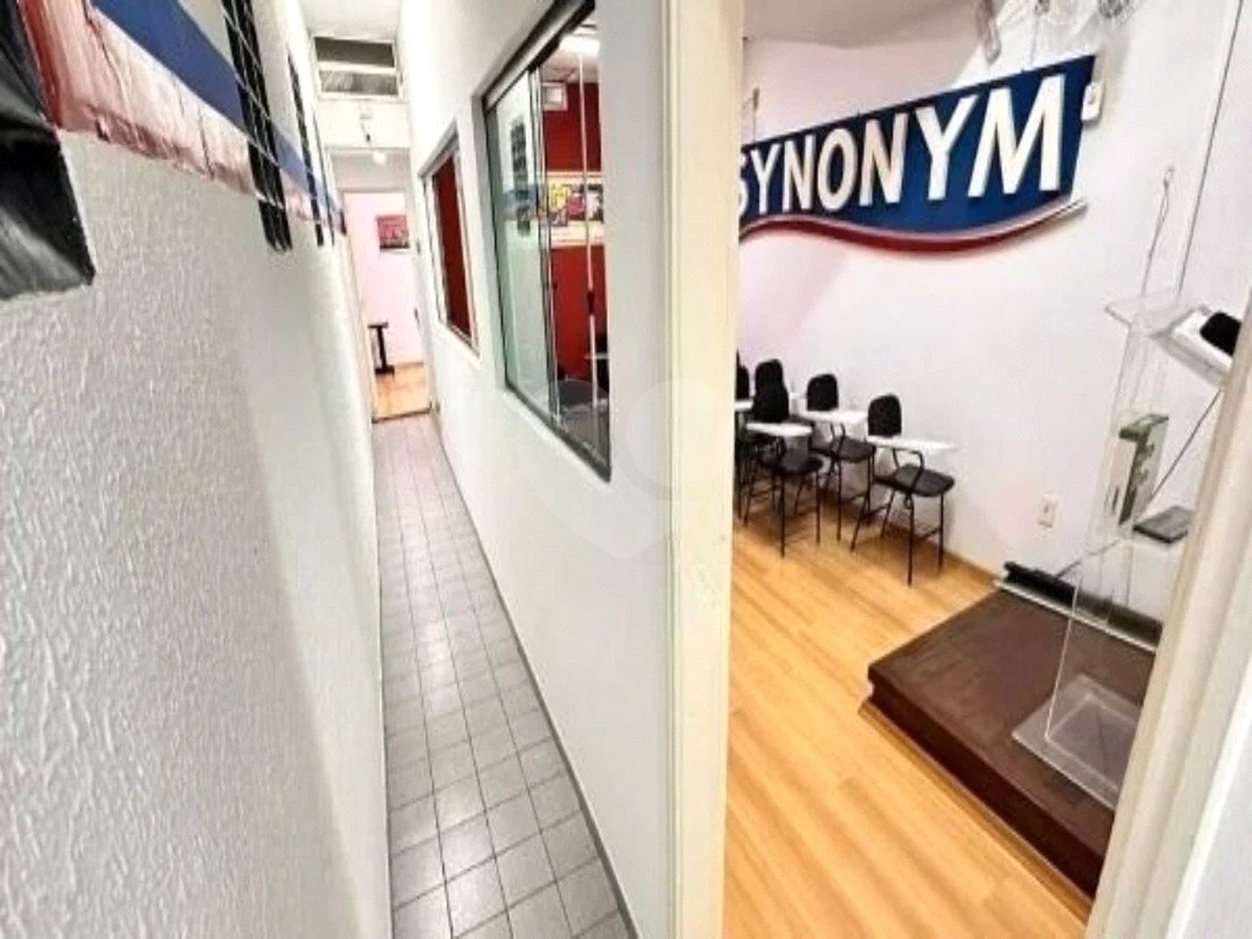 Prédio comercial com 322m², 8 salas, 3 banheiros, à venda no bairro Santo Antônio, São Caetano do Sul