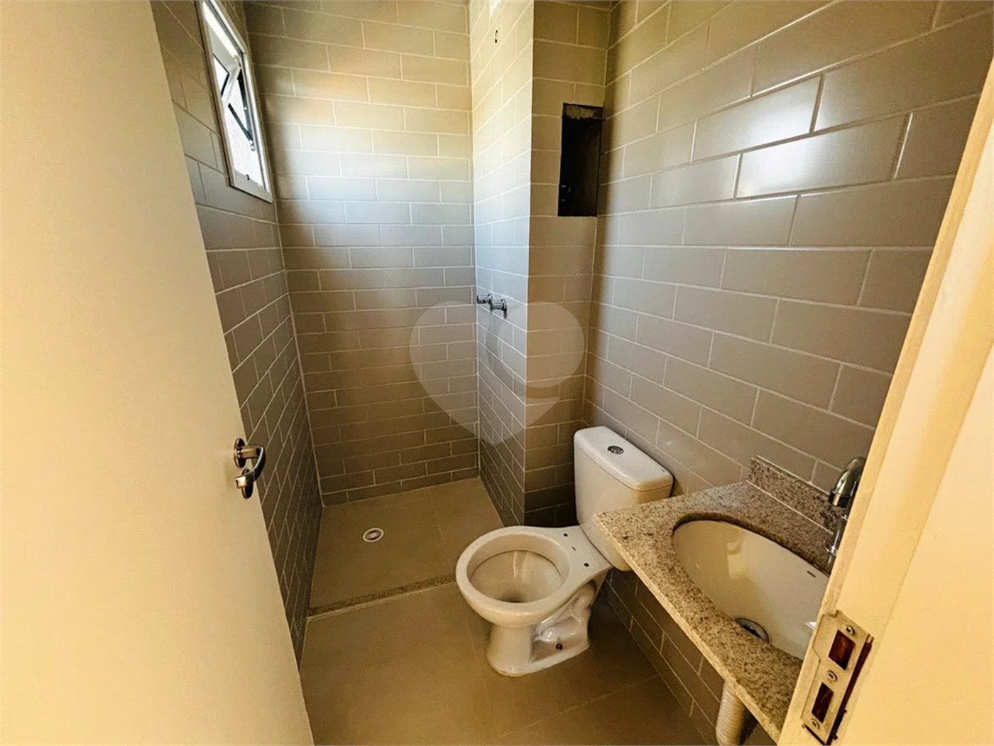 Studios e Apartamentos de 1 ou 2 Quartos — Funcionais, Modernos e Muito Bem Localizados!