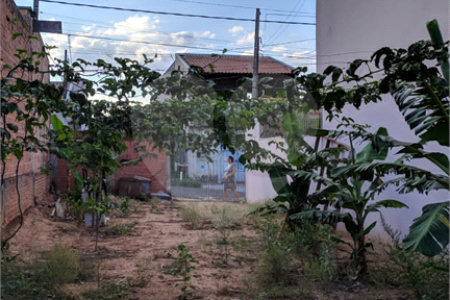 Terreno plano de 150,00 m² de área .