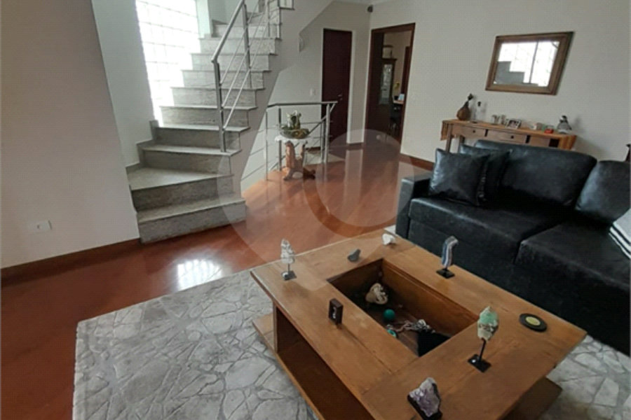 3 AMPLAS SUITES MAIS ECRITORIO MUITO VERDE E AMPLO QUINTAL