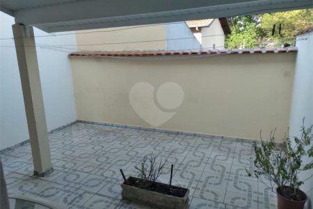 Sobrado espaçoso e bem localizado