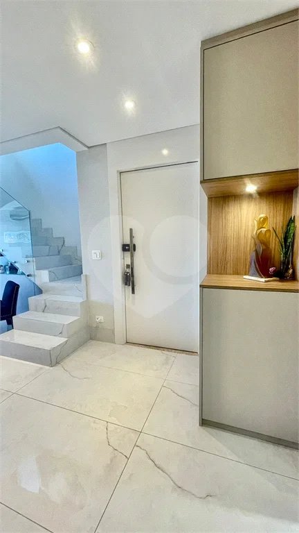 Cobertura à venda na Aclimação de 300m² com 2 vagas.