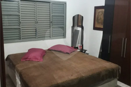 Casa térrea com amplo terreno