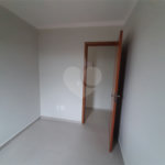 Apartamento COBERTURA com 66m2, 3 quartos, banheiro, sala, cozinha, quintal e 1 vaga
