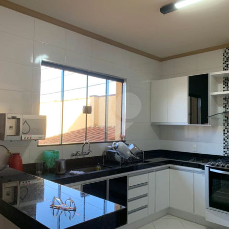 Casa à venda com 4 quartos, sendo 1 suíte, em Jardim Cruzeiro do Sul, São Carlos, SP