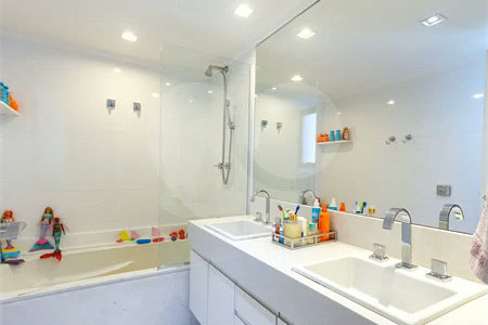 Apartamento de 149,51m2, 3 dormitórios, 1 suíte, toalete social, living 2 ambientes, 2 vagas fixas e lazer completo em Higienópolis.