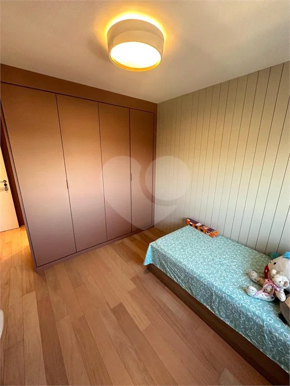 Apartamento à venda no bairro Vila Regente Feijó com 165 m² de área útil construída, com 3 dormitórios, sendo 3 suítes,Mobiliado com 3 Suítes 3 Vagas no Araribá Home Resort