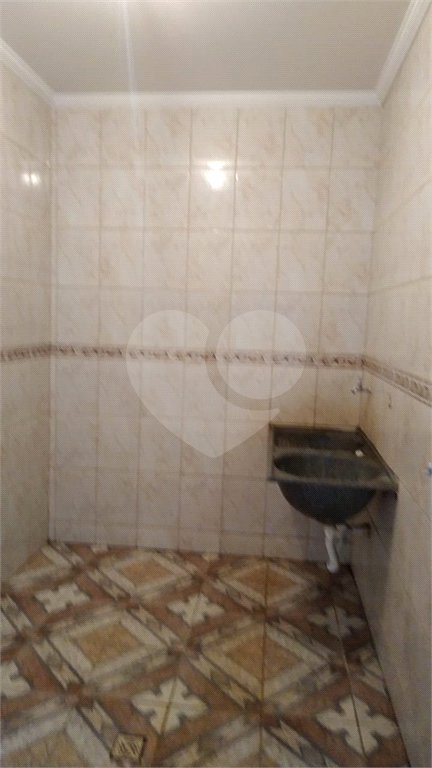 Casa Térrea com 3 dormitórios, sendo 1 suíte.
