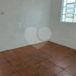 Terreno com Duas Casas – Oportunidade com Renda!