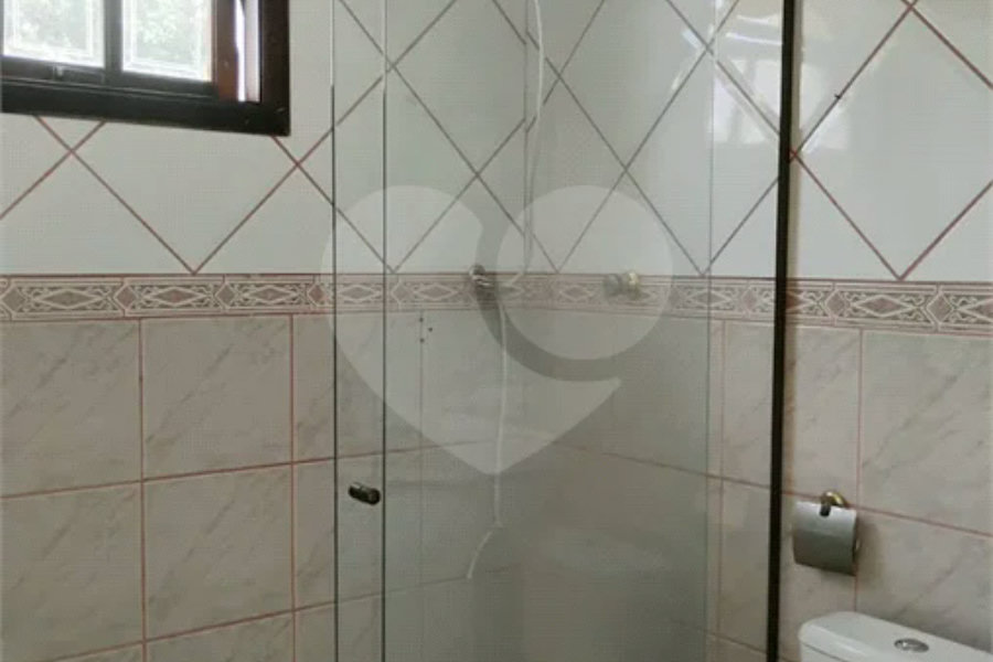 Vende-se sobrado de 3 andares na Vila Santa Catarina