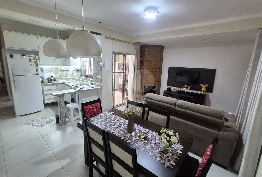 Casa de vila com 3 dormitórios sendo 2 suítes em Santana