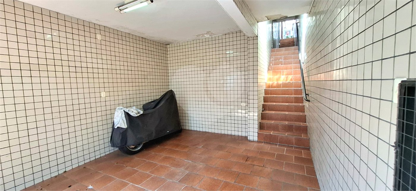 Excelente Sobrado eom ótima localização. Venha fazer uma visita.