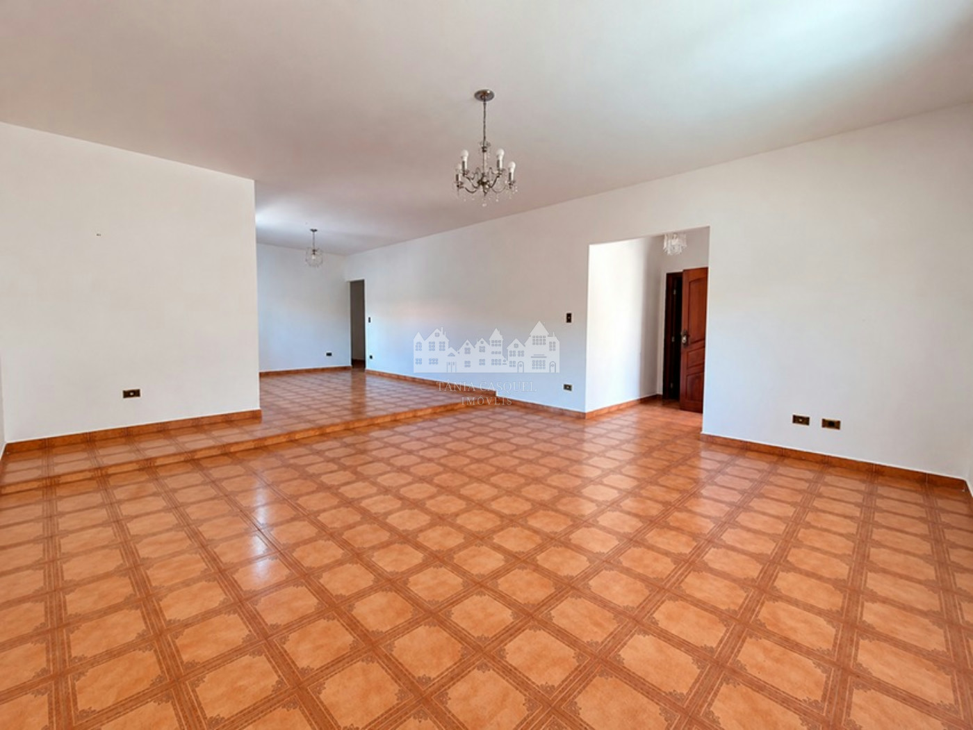 Casa Térrea à venda com 4 quartos, sendo 2 suítes, em Loteamento Loanda, Atibaia, SP