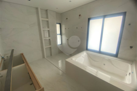 Casa à Venda no Condomínio Damha III